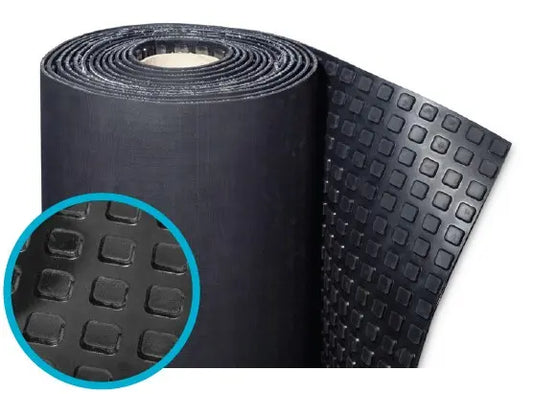 Suelo de caucho en rollo Estribera de Cuadros en color Negro, 8mm de espesor, con gran resistencia y antideslizante.