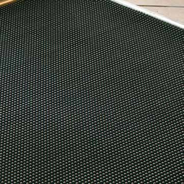 Alfombra de Pinchos de caucho en rollo, color Negro, antideslizante y resistente.