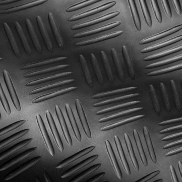 Suelo de caucho en rollo Checker en color Negro, antideslizante y resistente.