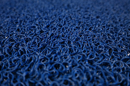 Alfombra de rizos de 15mm, fabricada en goma vinilo sin base. Disponible en rollos con una amplia variedad de colores.