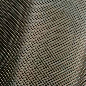 Suelo de caucho en rollo Punto Diamante en color Negro con elevada capacidad antideslizante en varias medidas.