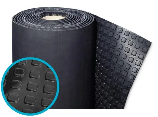 Suelo de caucho en rollo Estribera de Cuadros en color Negro, 8mm de espesor, con gran resistencia y antideslizante.